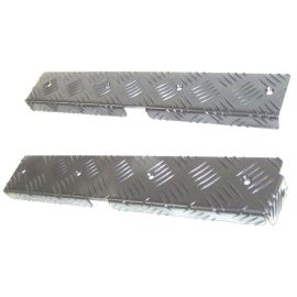 Land Rover Defender 110 (post-2007) - Mammouth Rear Corners Chequer Plate Kit (silver)